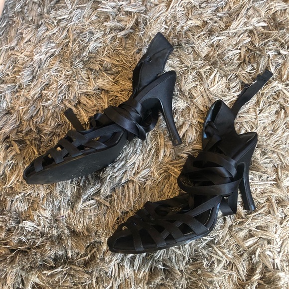 Le Chateau strappy tie heels - Picture 3 of 6